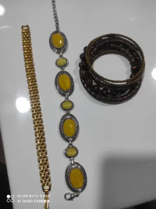 Conjunto de 3 pulseras doradas y amarillas