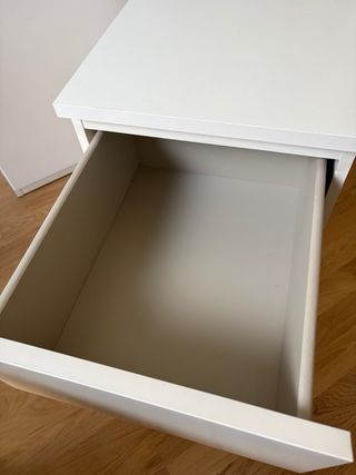 Mesilla Ikea MALM Blanca con ruedas