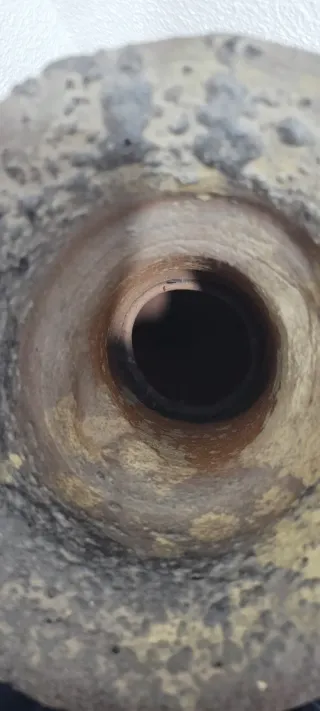 Ánfora de cerámica antigua