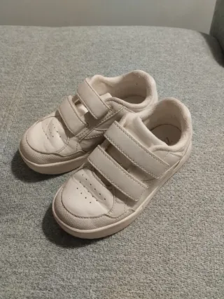 Zapatillas infantiles Zara Talla 25 Velcro Blancas