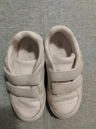 Zapatillas infantiles Zara Talla 25 Velcro Blancas