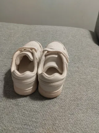 Zapatillas infantiles Zara Talla 25 Velcro Blancas