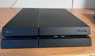 PS4 1Tb con mando y juegos COMO NUEVA