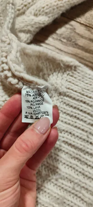 Maglione bianco in lana da ragazza