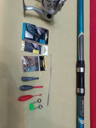 Caña de pescar, carrete y accesorios