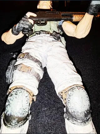 Figura NECA Chris Redfield Resident Evil
