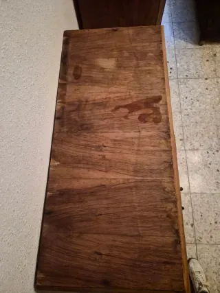 Cómoda antigua de madera para restaurar