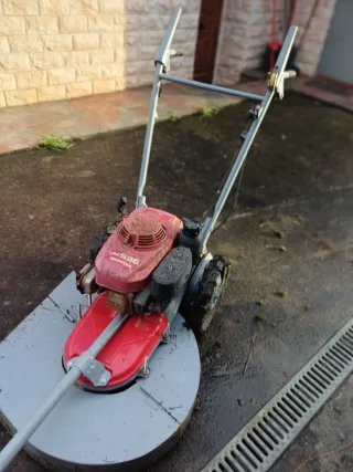 Desbrozadora Honda UM536 con ruedas