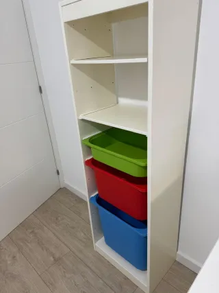 Estantería Blanca con 3 cajones de plástico