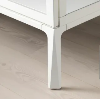 Vitrina Metal blanco y cristal con cerradura.