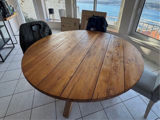 Mesa redonda de madera