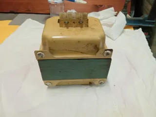 Autotransformador 2000 VA 125/220V