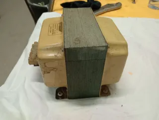 Autotransformador 2000 VA 125/220V