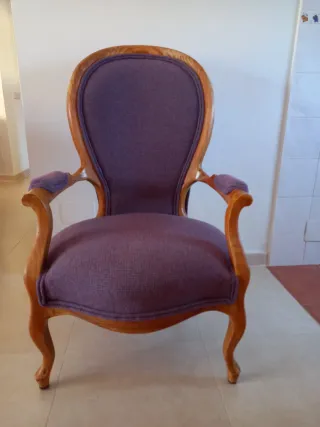 Elegante sillón-butaca madera clara