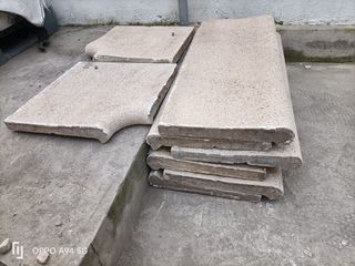 Borde de piscina piedra y metal