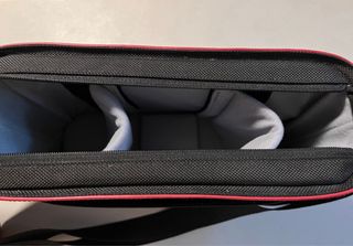 Custodia per fotocamera Lumix nera e rossa