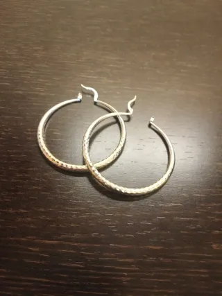 Pendientes de aro de plata martillada