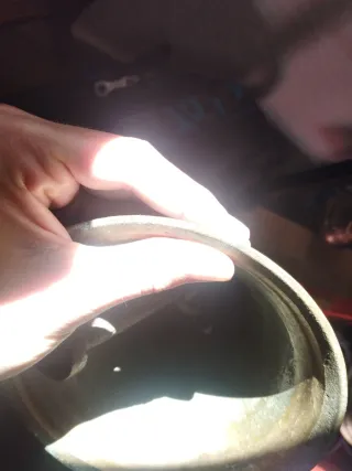 Campana antigua gruesa y pesada