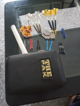 Dardos de competición y accesorios