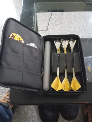 Dardos de competición y accesorios