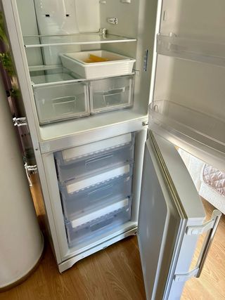 Nevera Indesit No Frost 200cm