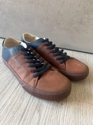 Sapatos Guess Castanhos e Azuis