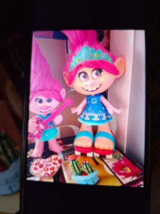 Dos muñecas Poppy Trolls musicales