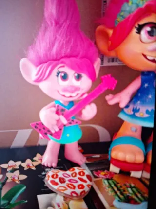 Dos muñecas Poppy Trolls musicales
