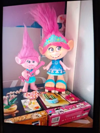 Dos muñecas Poppy Trolls musicales