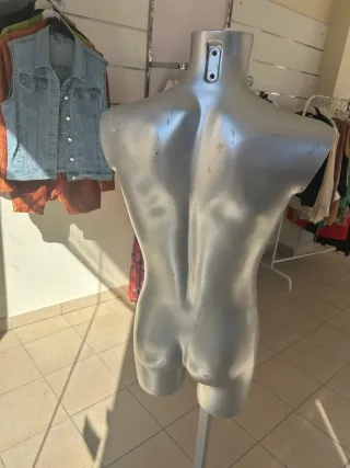 Maniquí hombre negro brillante y  Oyto ch olar grs
