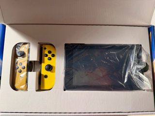 Nintendo Switch Pikachu & Eevee Edition