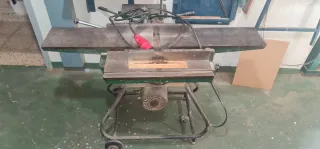 Maquinaria de Carpintería variada y herramientas.