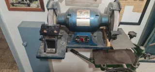 Maquinaria de Carpintería variada y herramientas.