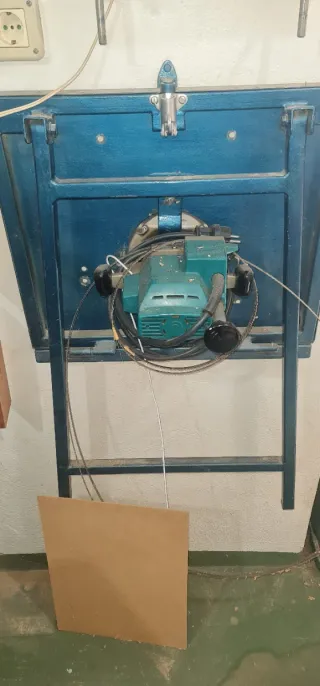 Maquinaria de Carpintería variada y herramientas.