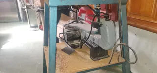 Maquinaria de Carpintería variada y herramientas.