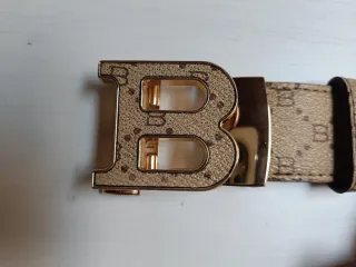 Cintura Burberry color oro