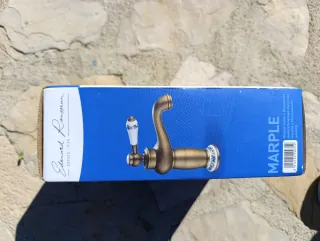 Grifo de baño dorado/latón con detalles cerámicos