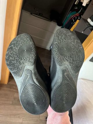 Zapatillas Nike Negras y Doradas