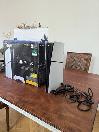 Consola PS5 Slim Digital con mando
