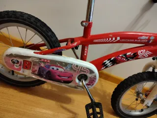 Bicicleta infantil roja. 12 pulgadas