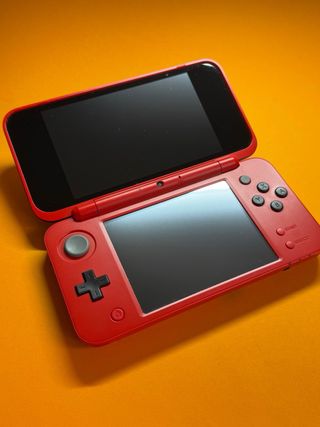 Nintendo New 2DS XL Edición Pokeball Roja