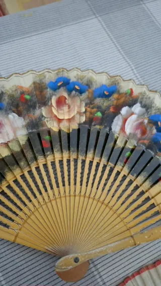 Abanico pintado a mano flores