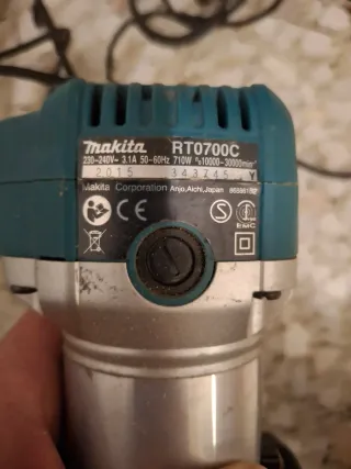 Fresadora Makita RT0700C