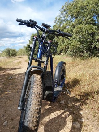 Patinete 2 motores 2500w total 24x4 y 20x4