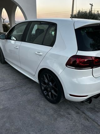 Volkswagen Golf GTI 35 aniversario
