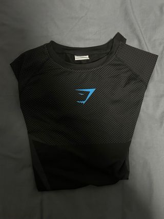 Camiseta Gymshark Negra y Azul