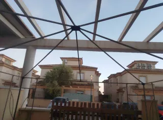 Cenador de jardín metálico le falta la tela 3 m.x3