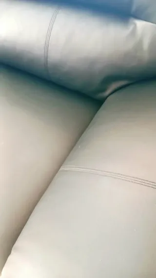 Sofá de piel negro Ikea