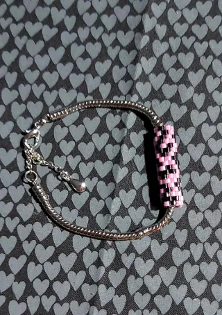 Pulsera de cuentas rosa y negra