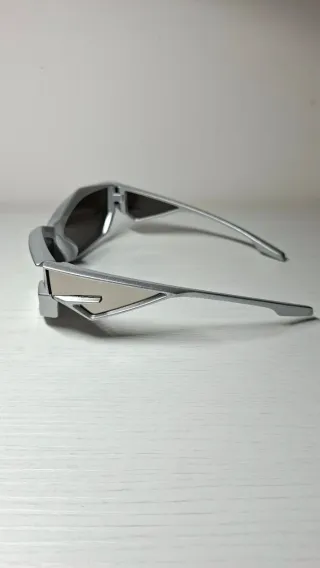 Occhiali veloci argento con lente specchiata